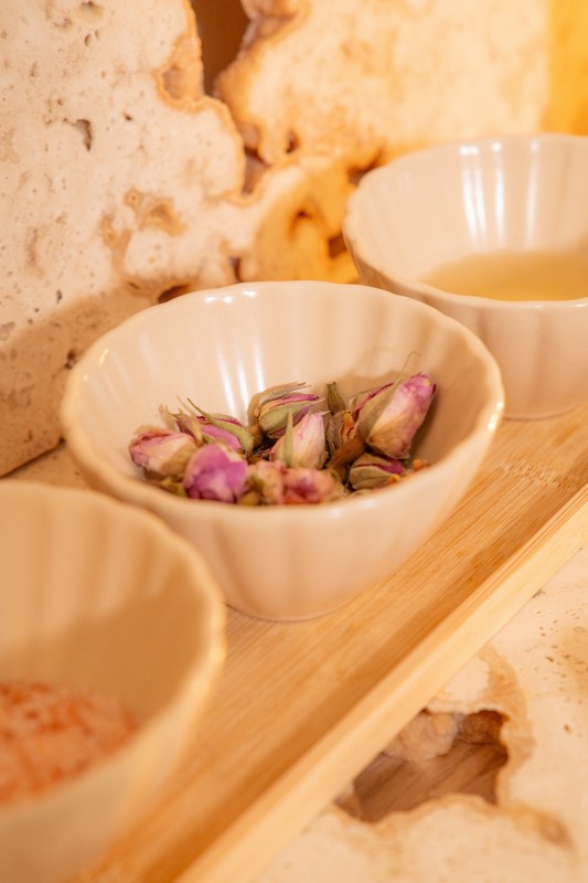Ambiance — pots, fleurs et huile